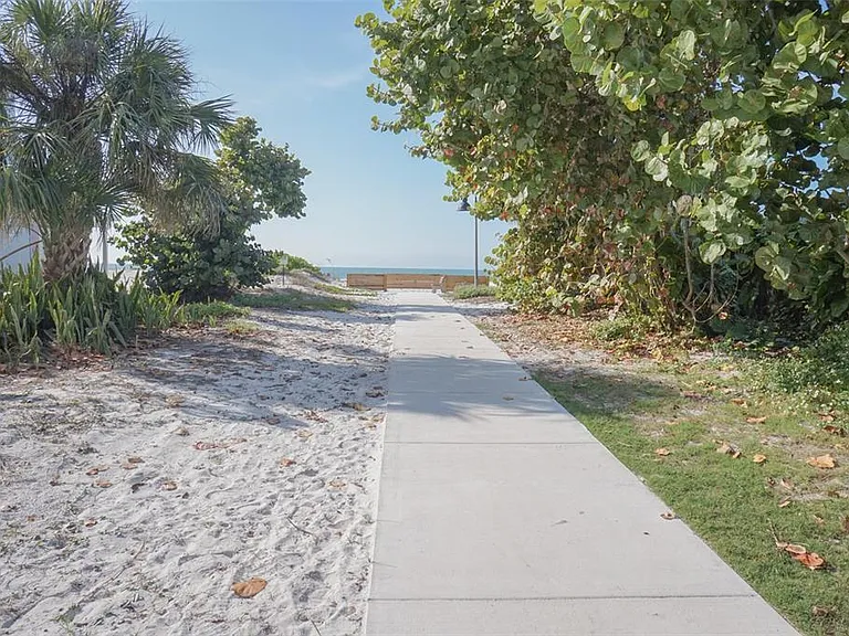929 Lantana Ave — Photo 37