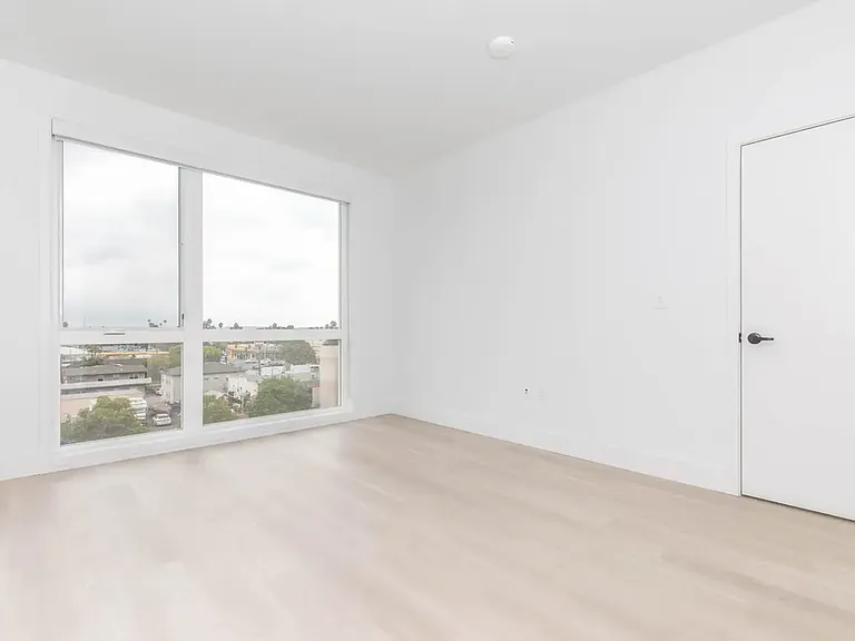 Begonia Place Luxury Apartments — Photo 111