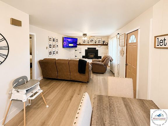 4th image of 306 W 6th St