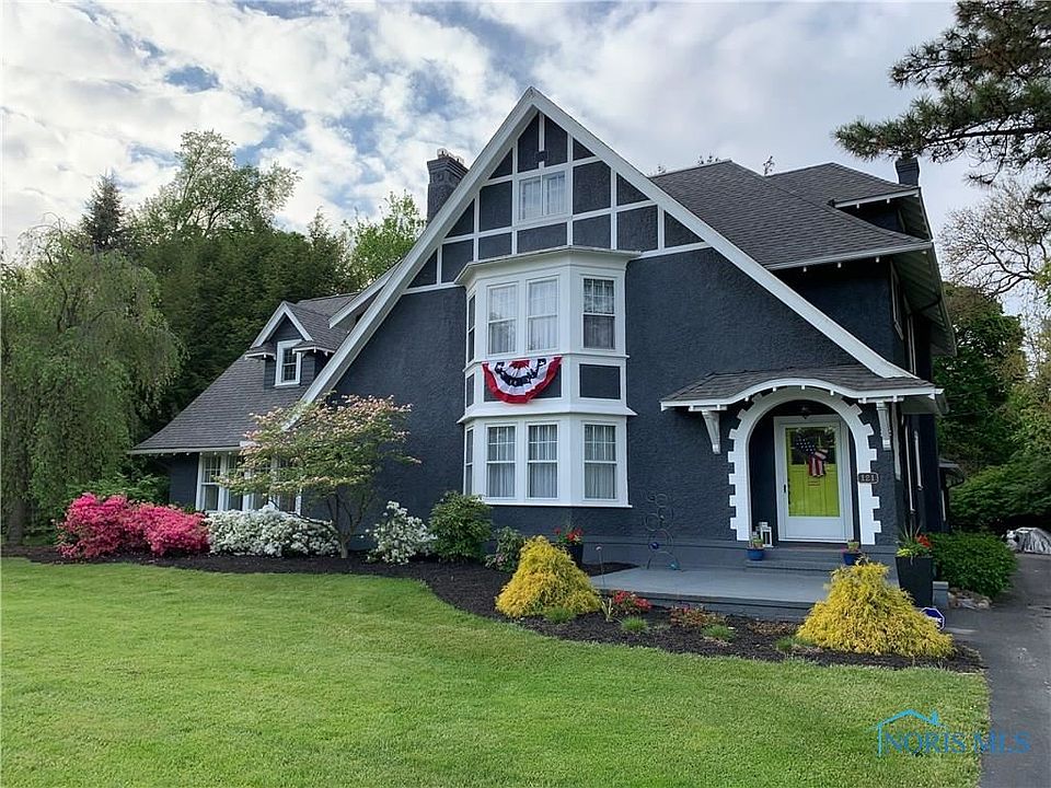1st image of 121 Eagle Point Dr
