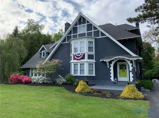 121 Eagle Point Dr, Rossford, OH 43460