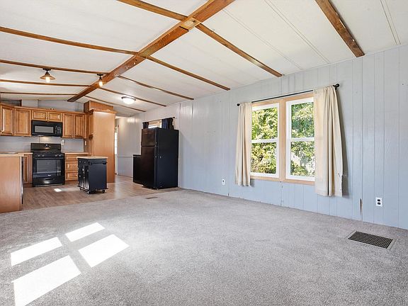 4th image of 33 Longmeadow Drive