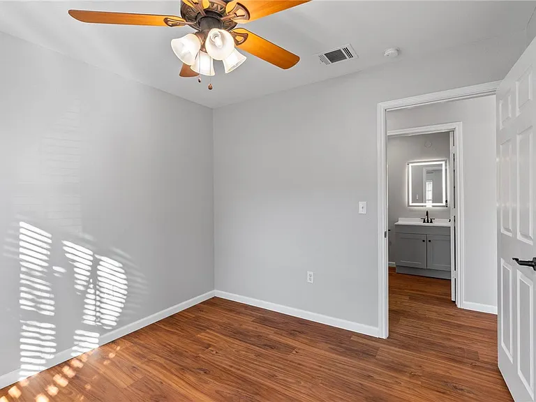 804 Avenue B — Photo 28