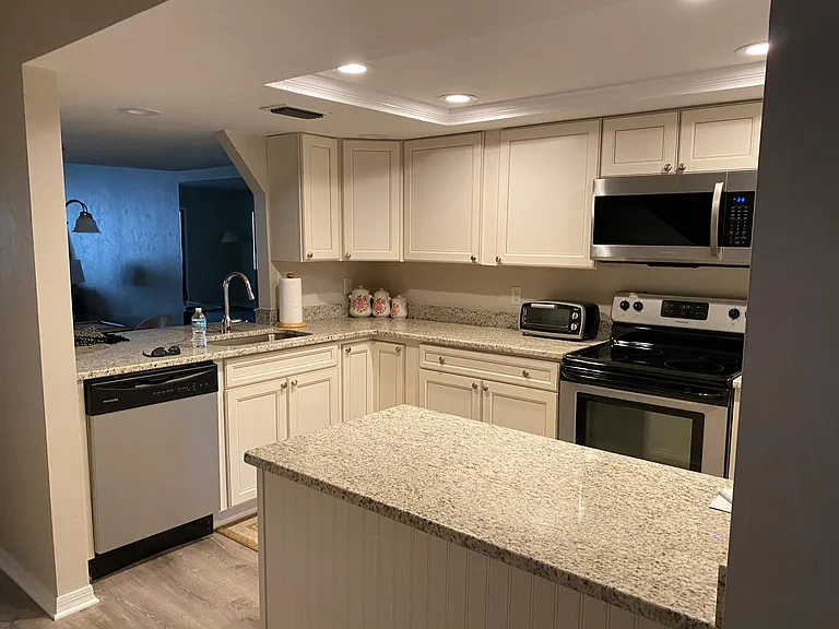 400 E Glassboro Ct #4B — Photo 3