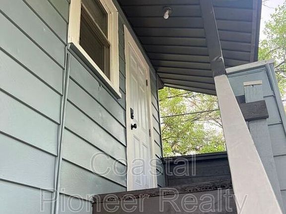 3rd image of 115 W Plymouth St #B