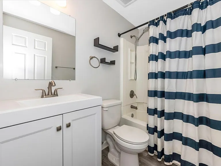 214 Ashfield Ct — Photo 28