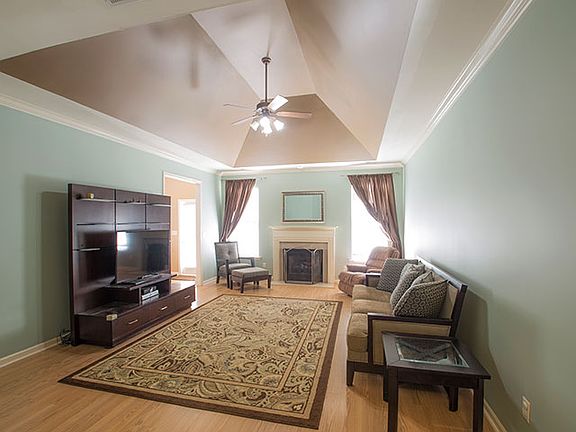 4th image of 1041 Washington Ct