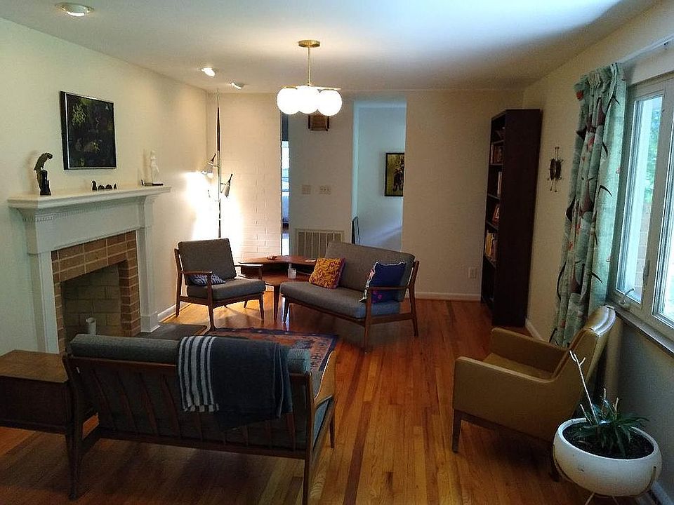 2nd image of 550 Riverview Rd