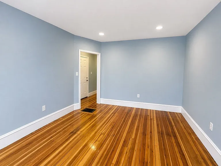 9 Nightingale St #2 — Photo 7