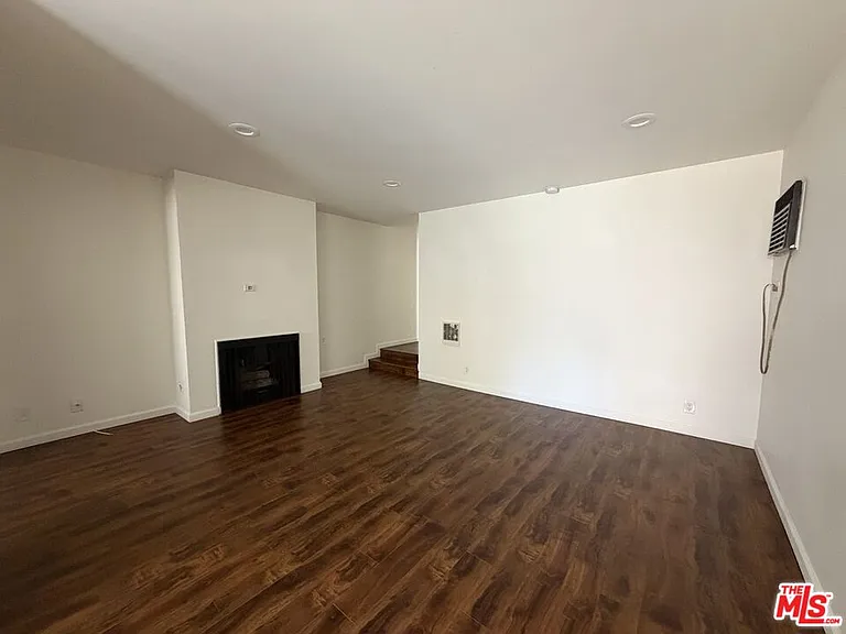 1337 N Sierra Bonita Ave #204 — Photo 2