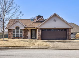 3025 N John Wayne Dr, Fayetteville, AR 72703