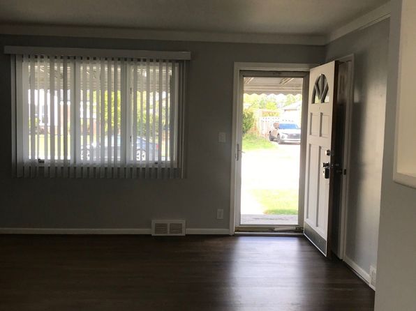 28714 Bohn St, Roseville, MI 48066