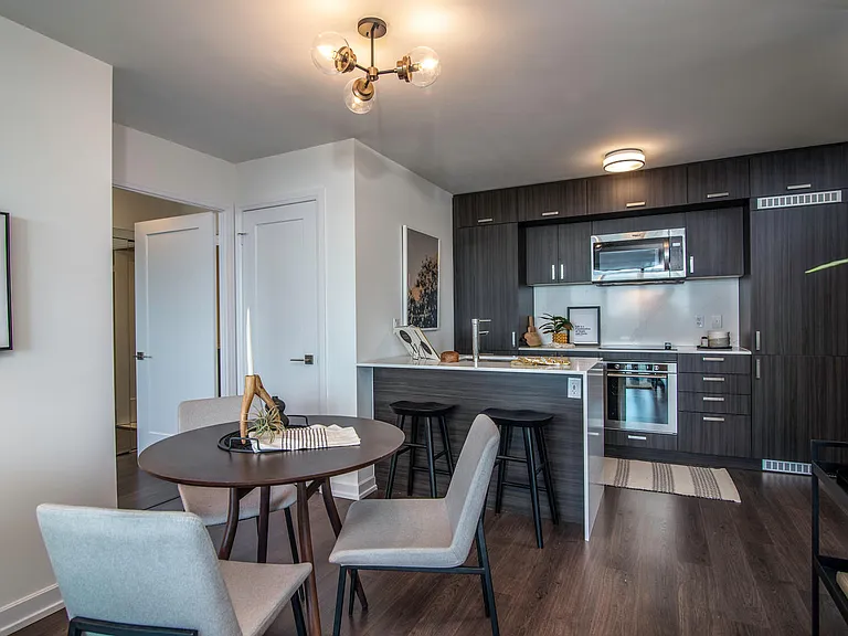 19 Erskine Ave #1810 — Photo 12