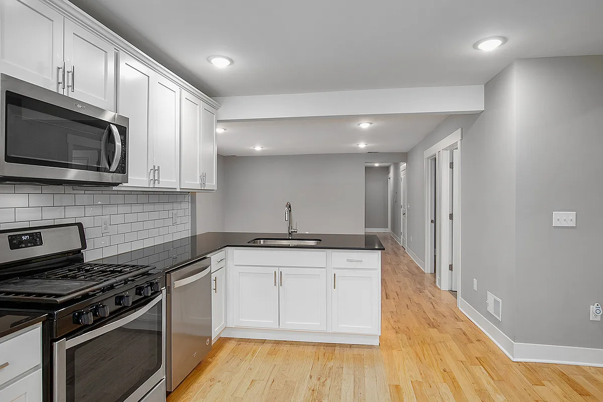 261 Eastern Ave SE — Photo 2