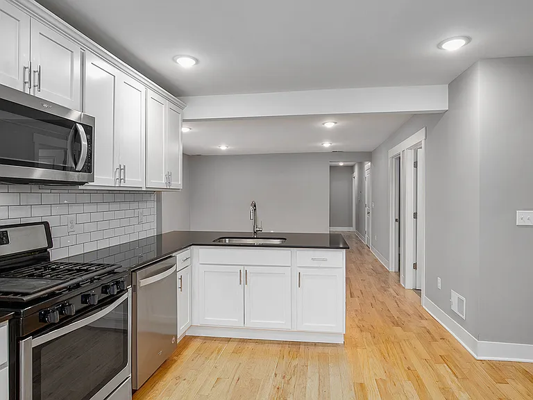 261 Eastern Ave SE #2 — Photo 2