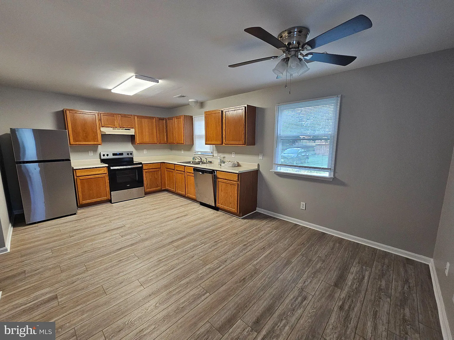 2 bed, 1.5 bath, 1100 sqft, $1,395 — Photo 2