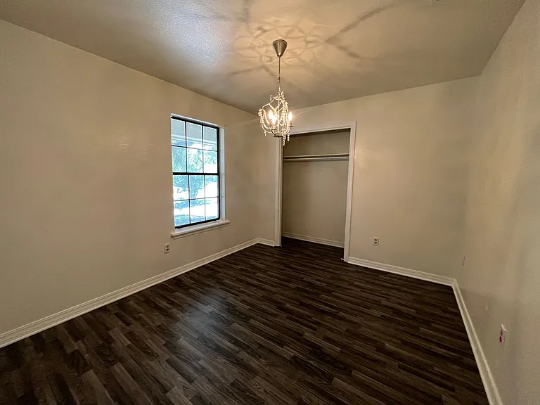 5335 Lauri Ln — Photo 13