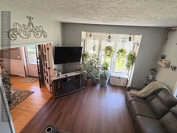 4th image of 1304 5th Ave