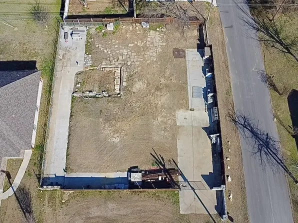 426 Sabine Ave, Cleburne, TX 76031