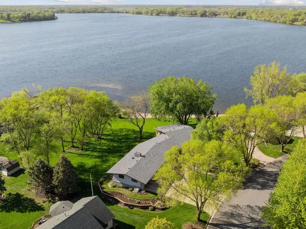 137 Fairlawn Ave E, Winsted, MN 55395