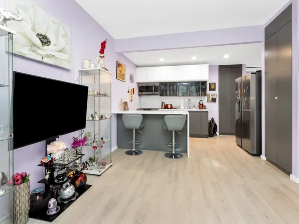 15 West End Avenue image 2 of 33