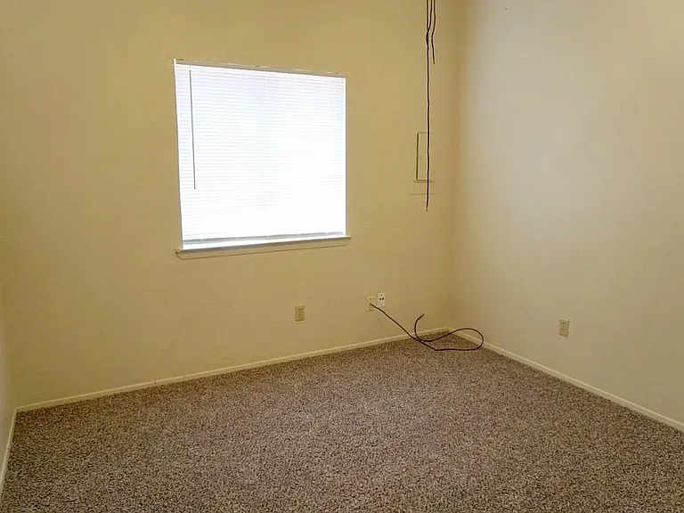 125 N Troy Ave #B — Photo 5