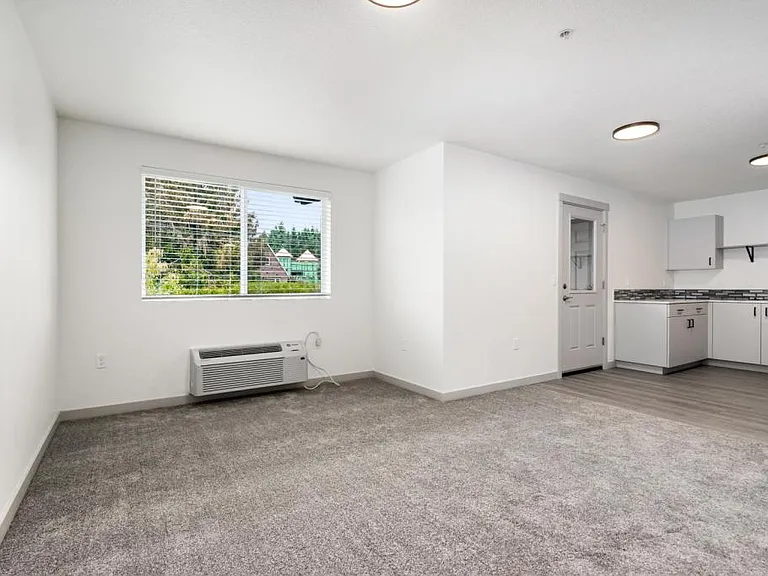 110 SW 7th St — Photo 3