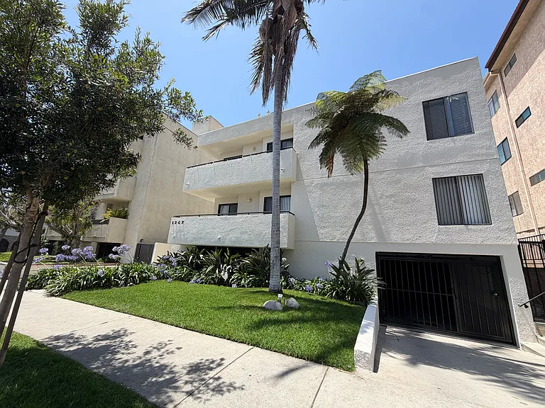 1749 Federal Ave #9 — Photo 9