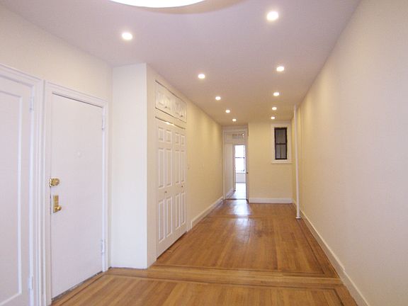 3rd image of 461 W 49th St APT 4B