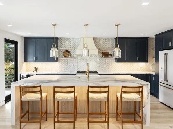 952 Pacific Beach Dr, San Diego, CA 92109