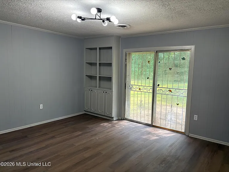 1241 Wooddell Dr — Photo 5