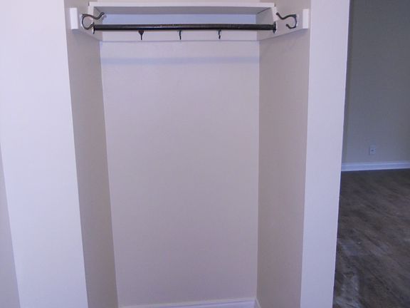 3rd image of 304 Highland Pkwy APT 4