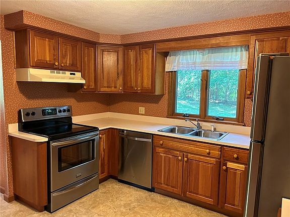 5th image of 219 Congdon Dr