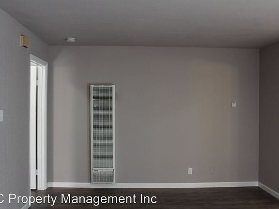3rd image of 496 Richmond Dr #4