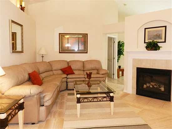 HR3P725TC-living-area