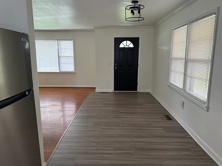 905 Avenue G SE — Photo 7
