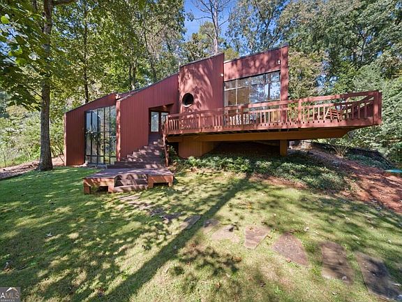 4th image of 253 Lakeshore Dr