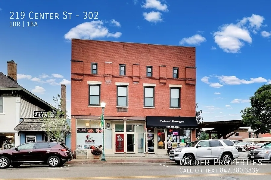 219 Center St #302