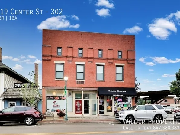 219 Center St APT 302, Grayslake, IL 60030
