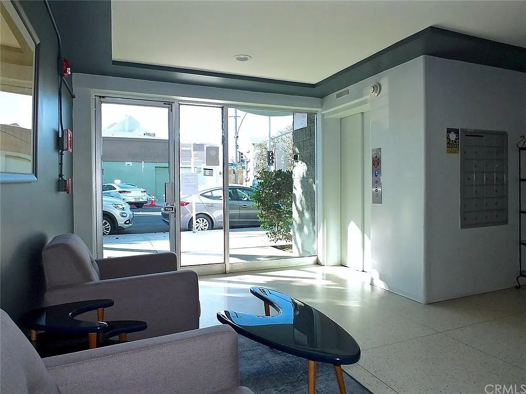 250 Linden Ave — Photo 2