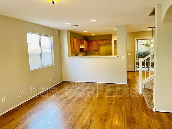 4th image of 946 Cantabria Heights Ave