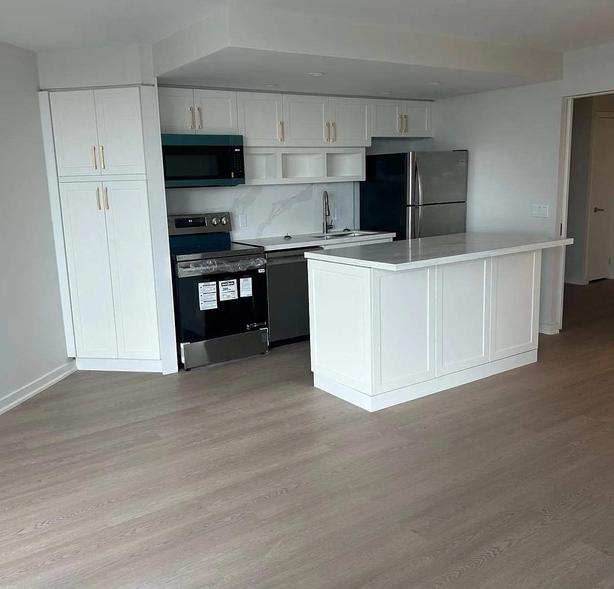 2 bed, $2,800 — Photo 1