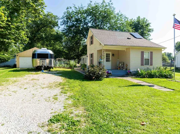 204 W Ames St, Yates City, IL 61572