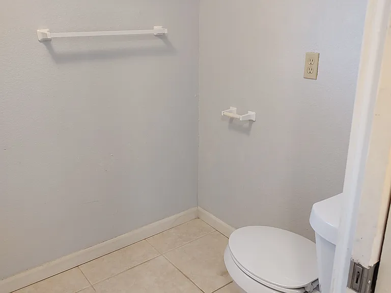 1641 Lakeview Dr #B — Photo 6