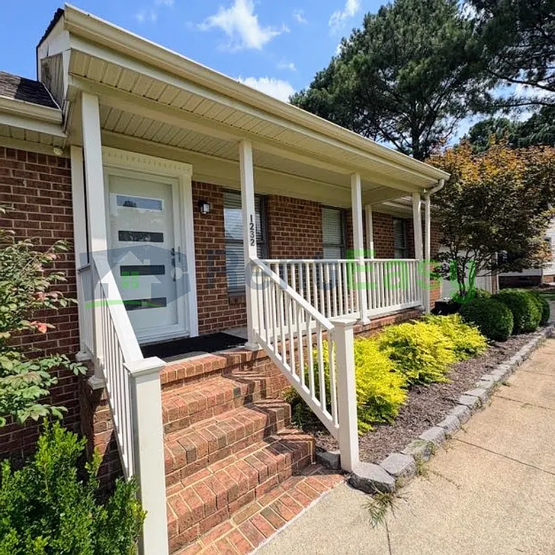 4 bed, 2.5 bath, 2392 sqft, $2,895 — Photo 3