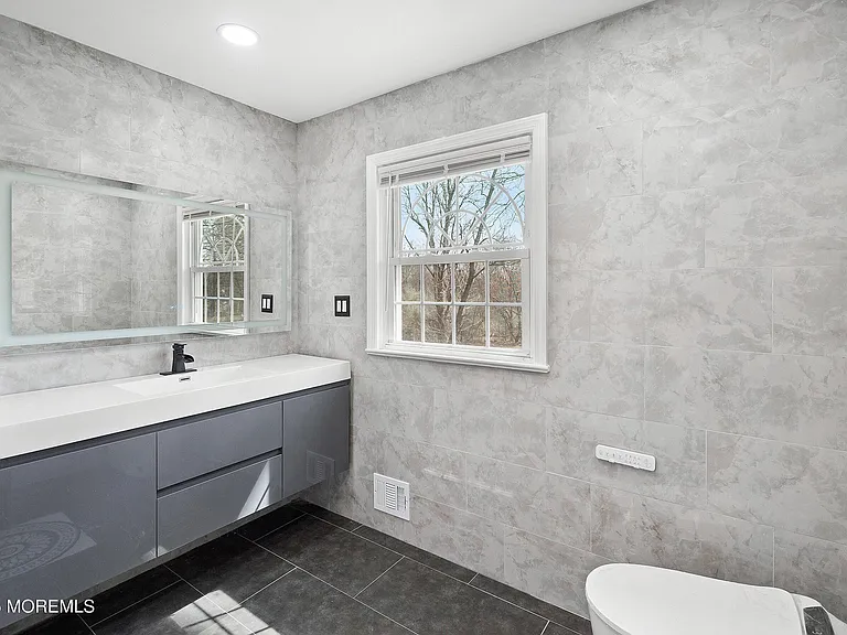 10 Monroe Ct — Photo 30