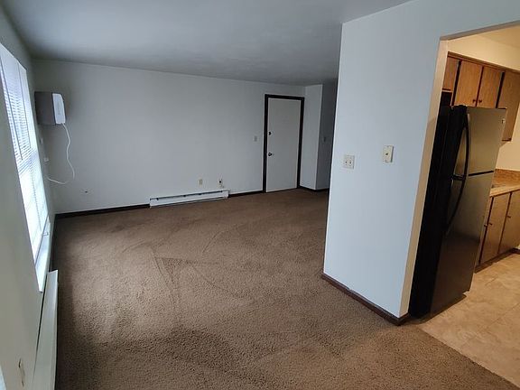 4th image of 90 Woods Dr #4