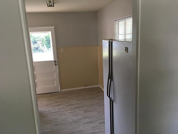 3rd image of 1921 Ravenswood Dr