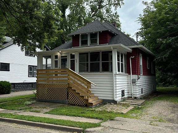 2nd image of 539 Harding Pl