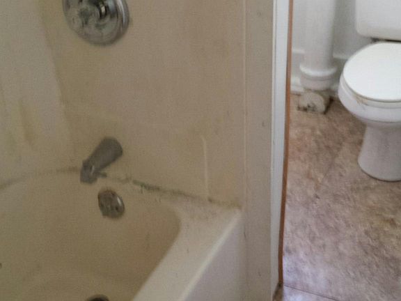3rd image of 1404 Lincoln Way E